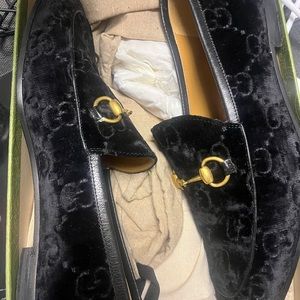 Size 9 men Gucci shoes. Only worn twice.